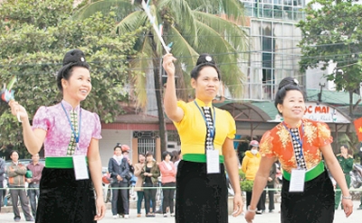 ອັດງານບຸນໂຍ່ນໝາກ ຄອນສາມປະເທດ ຫວຽດນາມ-ລາວ-ຈີນ